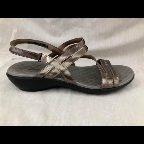 women’s size 8 Clark’s Privo metallic finish sandal Velcro tie - Picture 1 of 10